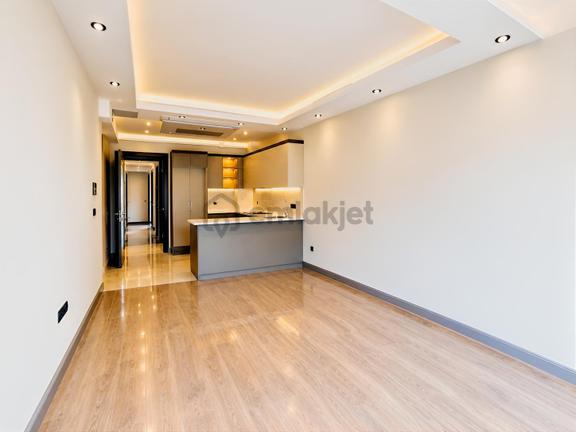 Cadde Üzrinde Ev Ve Ofis Kullanımına Uygun Kiralık 1+1 Daire 1