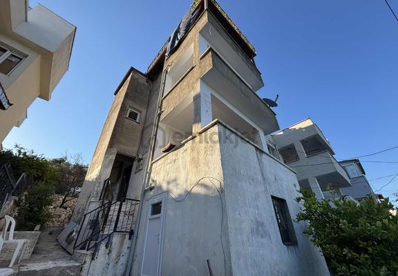 Karaburun Merkezde Satılık Bahçe Katı Daire 1
