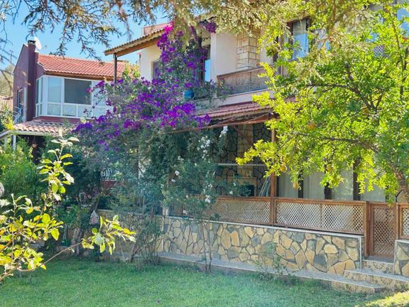Burhaniye Pelitköy İçmelerde 2 Katlı Yaz Kış Oturulmakta 1
