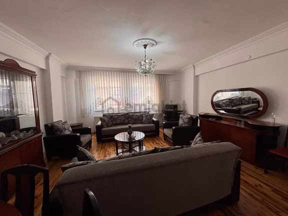 İlkadım Merkezi Yerde Eşyalı Kiralık 3+1 Daire 1