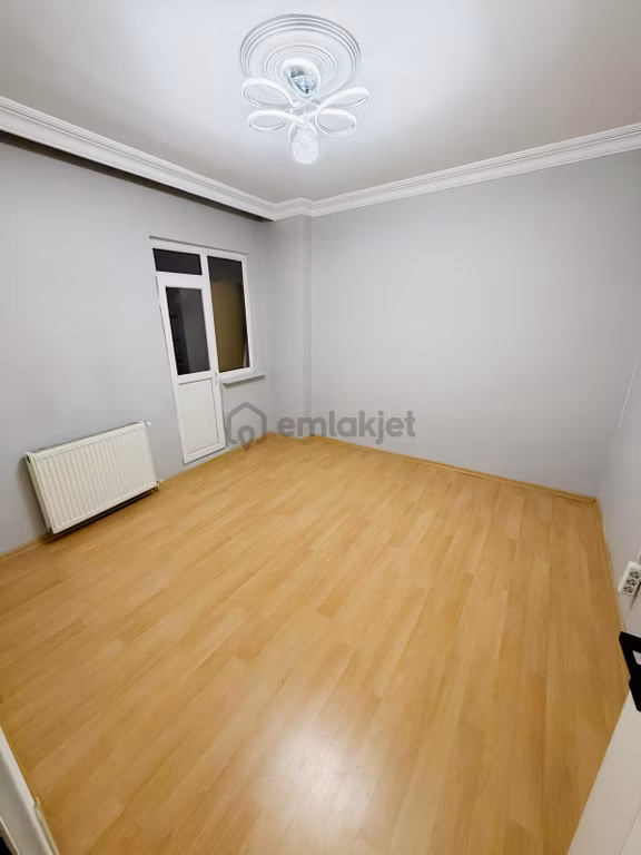 Meydana Yakın Kiralık 3+1 Oda , Balkon Ve 3 Kiler 2
