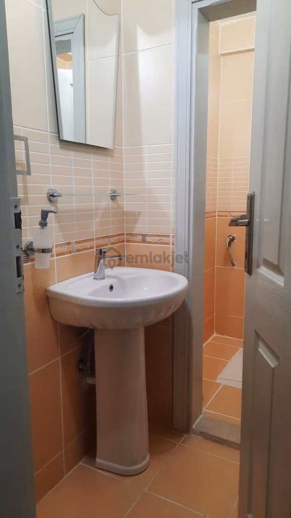 Samsun Atakum Mevlana Mahallesi'nde Asansörlü 4.kat 4+1 Kiralık Daire 2