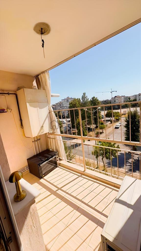 Bornova Yonca Sitesi'nde Geniş & Ferah 3+1 Daire / 2. Kat 2