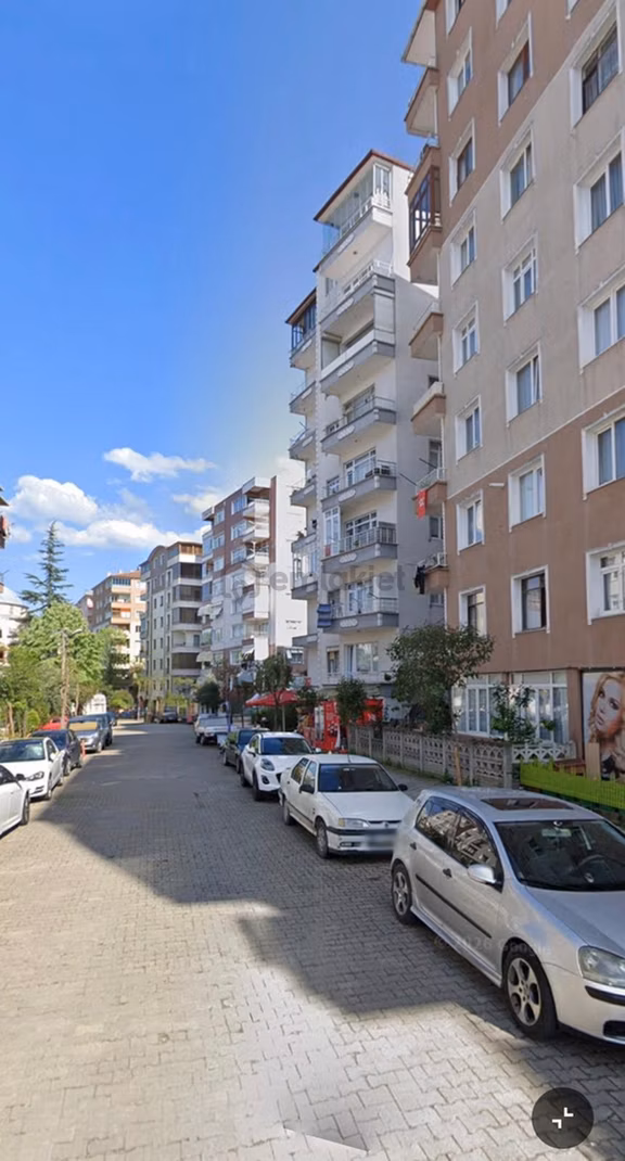 Torunlar Emlaktan 4 Temmuz Mah Satılık 3+1 Balkonlu 1.kat Daire 1