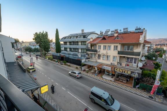 Baha Şıkman Caddesinde Kiralık 1+1 Ofis Yüksek Tabela Değeri! 1