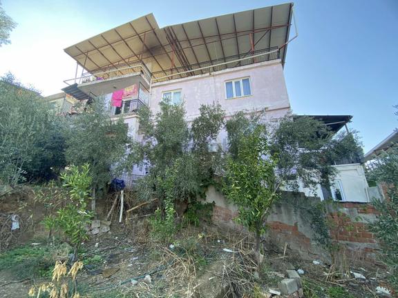 Aydın Efeler Osmanyozgatlı Mah. Üç Katlı Komple Bina Satılıktır 2