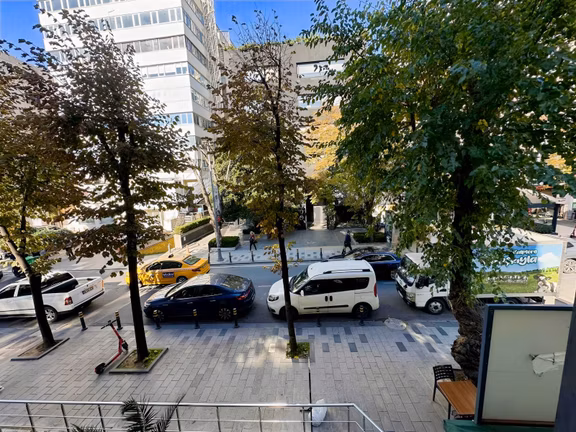 Şişli Fulya Ortaklar Caddesinde Geniş Merkezi Kiralık Ofis 1