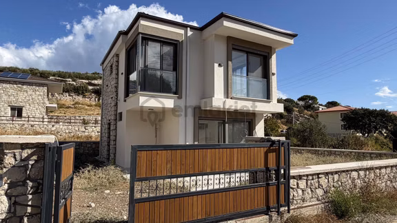 Karaburun Saip Yalı Mevkii | Denize 150 Mt | Müstakil 3+1 Villa 1