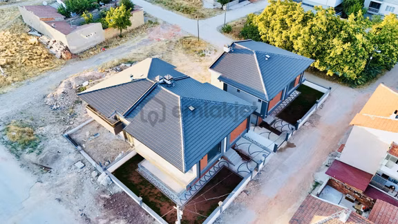 Özgün'den Vadişehir Mahallesi Mükemmel Konumda Villa 2