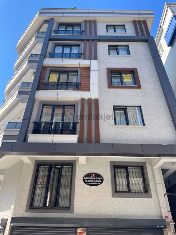 Taşınmaya Hazır 4 Yaşında Binada İskanlı Çift Balkonlu 2+1 Daire 2