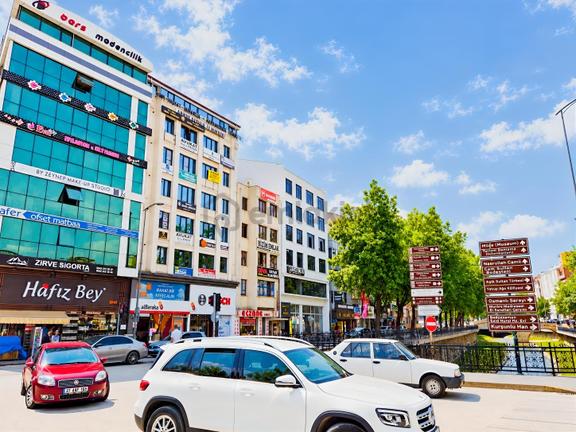 █garanti Emlak'tan - Şehir Merkezinde - Yeni Binada Kiralık Ofis 1