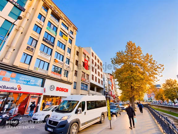 █garanti Emlak'tan - Şehir Merkezinde - Yeni Binada Kiralık Ofis 2