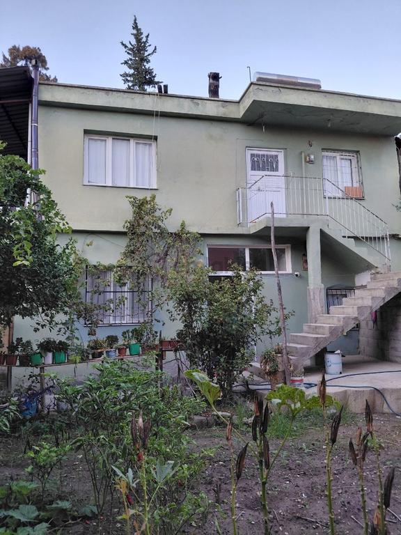 Anadolu Gayrimenkulden Mezarlık Civarı İki Katlı Müstakil Ev 2