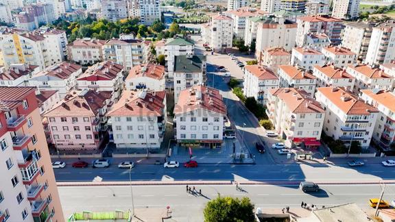 Hocaahmet Yesevi Mah. Ana Cadde Üzeri 3+1 Daire 1