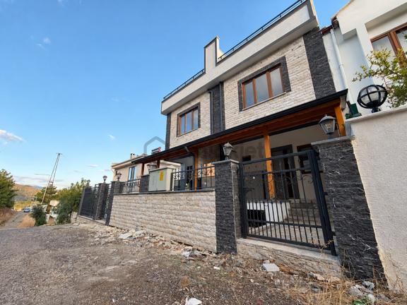 ▀güç'ten Gürede Kazdağları & Deniz Manzaralı Sıfır Lüx 3+1 Villa 1