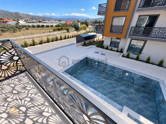 Fethiyede Yeni Yapı Havuzlu Asansörlü Manzaralı Daire 1
