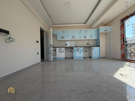 Fethiyede Yeni Yapı Havuzlu Asansörlü Manzaralı Daire 2