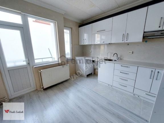 Vadi Emlak'tan Bakımlı Ve Kullanışlı Kiralık 2+1 Daire 2