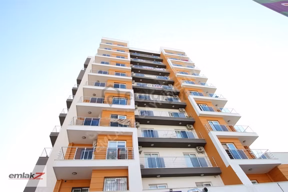 Mersin'de Güvenlikli Sitede Eşyalı 1+1 Kiralık Daire 2