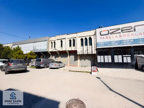 Kombassan Sanayi Sit. Kiralık 3 Katlı Dükkan 2