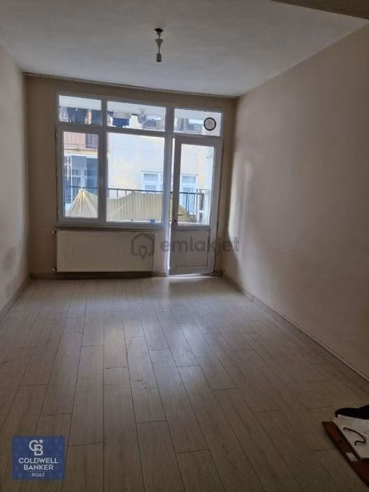 Zeynepkamil'de Ulaşımı Kolay, Aydınlık Ve Kullanışlı Kiralık 2+1 2
