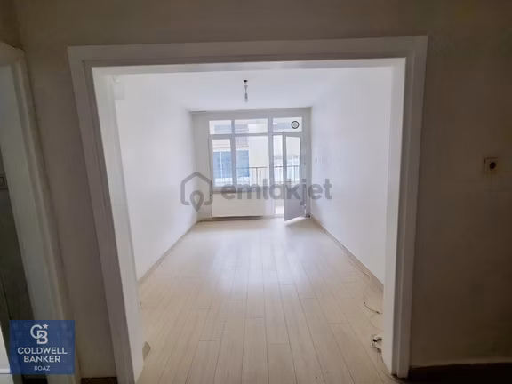Zeynepkamil'de Ulaşımı Kolay, Aydınlık Ve Kullanışlı Kiralık 2+1 1