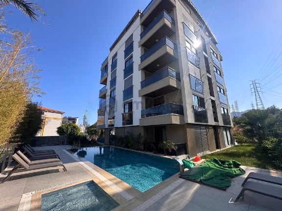 Konyaaltı Hurmada Eşyalı Havuzlu Kapalı Otoparklı Doğalgazlı 2+1 Lüks Kiralık Daire 2