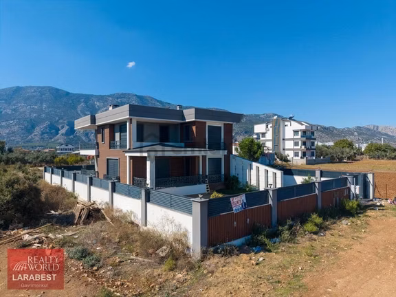 Döşemealtında Tam Müstakil Parselde Özel Havuzlu Sıfır Villa 1
