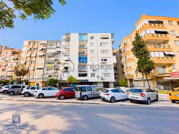 Karşıyaka Nergiz İzban'ın Hemen Yanında 3+1 Satılık Daire 1