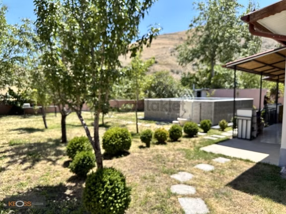 Meram Derede Doga Harıkası Satılık Bahçe Evi 2
