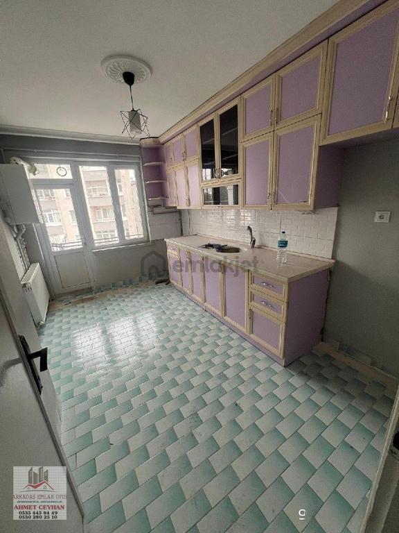 Arkadaş Emlaktan Gülabibey Mah. Ekin Caddesinde 2+1 Kiralık Daire 2