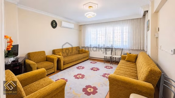 Konumu Güzel/komşuluk İlişkileri İyi/full Kredi Geniş 2+1 1