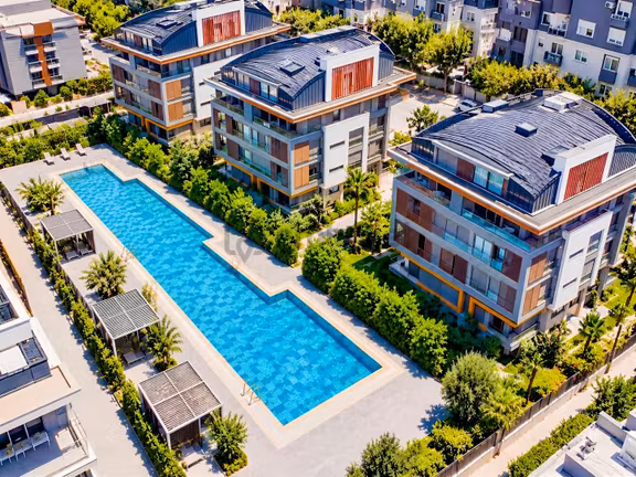 Uncali Da Prestijli Sitede Satılık Lüks 4+1 Bahçe Dublex 1