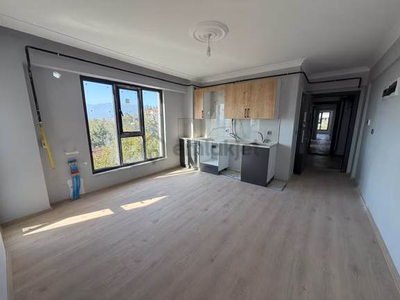 Konuralp Beçi'de Yeni Bina İskanlı Arakat Satılık 1+1 Daire 2