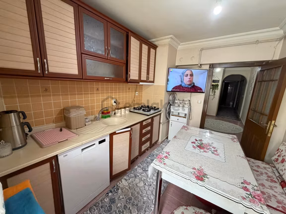 Vatan'dan Gülbaba Cadde Üzeri 1. Kat Ön Cephe 3+1 Satılık Daire 1