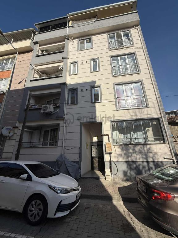 Cumartesi Pazarında Kiralık Eşyalı 1+1 Daire 1