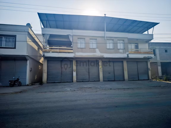 Kozan Gayrimenkulden Gazi Köyünde 1300m2 Alanda 3 Dükkan 2 Ev 1