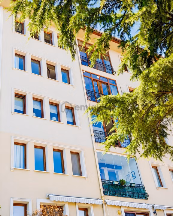 Metrobüse 2 Dk Mesafe'de Yakuplu Site İçi 3+1 Daire 2