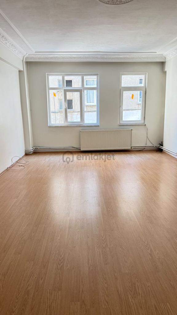Samsun İlkadım Çiftlik Mahallesi'nde 1.kat Şehir Merkezinde 3+1 Kiralık Daire 2