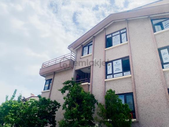 Ümitköy Merkezde 11+2 Satılık Villa 2