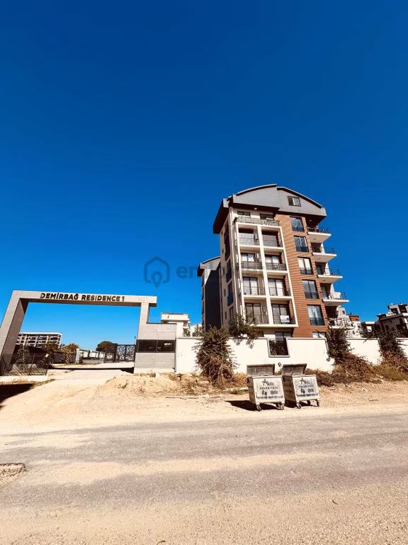 Altıntaş'ta, İskanlı, Havuz Ve K.otoparklı Sitede Kiralık Daire. 1