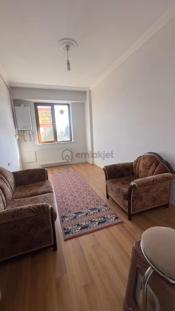Şirintepe Mahallesinde Anadolu Üniveristesi Duvarı Karşısında Eşyalı 1+1 Kiralık Daire ; 1