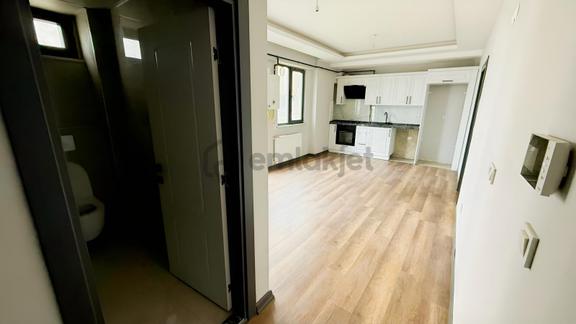 Remax Rahşan Çam'dan| Toplu Konut Bulvarında Geniş 1+1 Daire 2
