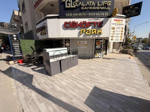 Forbes Caddesi Üzeri Belediye Yakını Köşe Dükkan 2