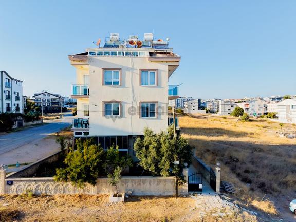 Didim Efelerde Köşe Konumlu, Manzaralı Ve Çift Balkonlu 2+1 1