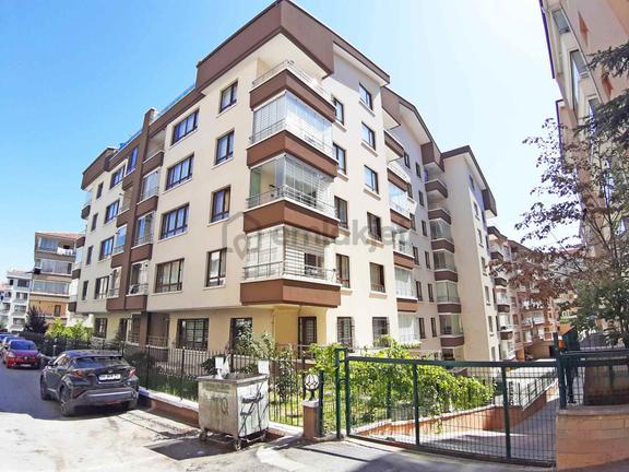 Öveçler 1293.sokakta 3+1 Bakımlı Daire 2
