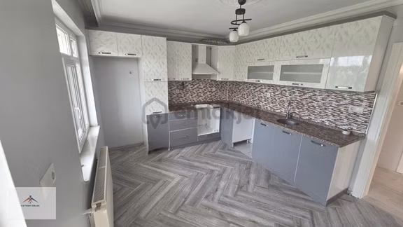 Müstakil Bahceli 2 Katlı Evin 2 Ci Katı Kiralık Daire 2