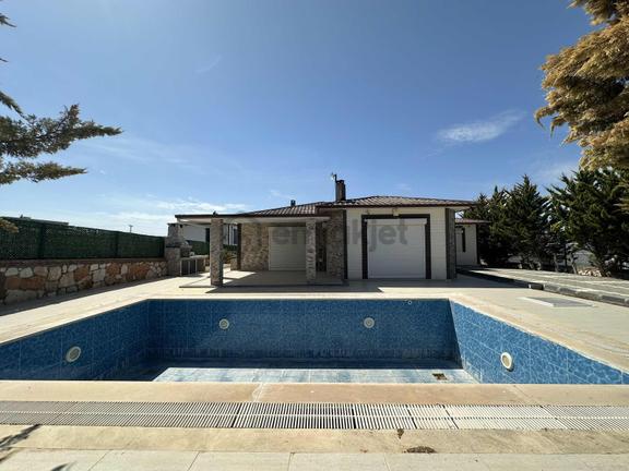 Didimde 700m2 Arsa İçinde 3+1 Ayrı Mutfak Havuzlu Villa 1
