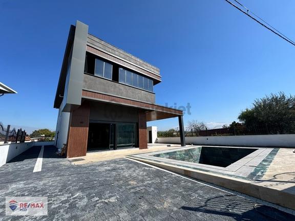 Remax Mid Paşaköy Mah. 7+1 Satılık Havuzlu Villa 2