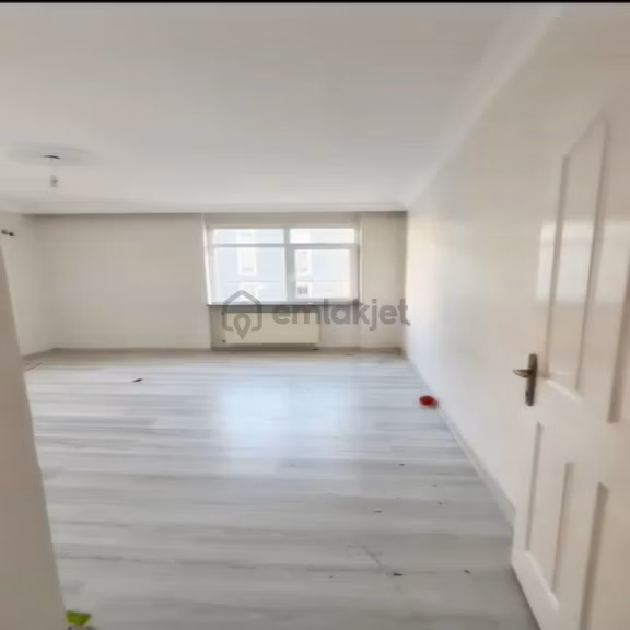 Doğan Araslı Bulvarı Üzeri Çift Balkonlu Kiralık 2+1 Fırsat Daire 2